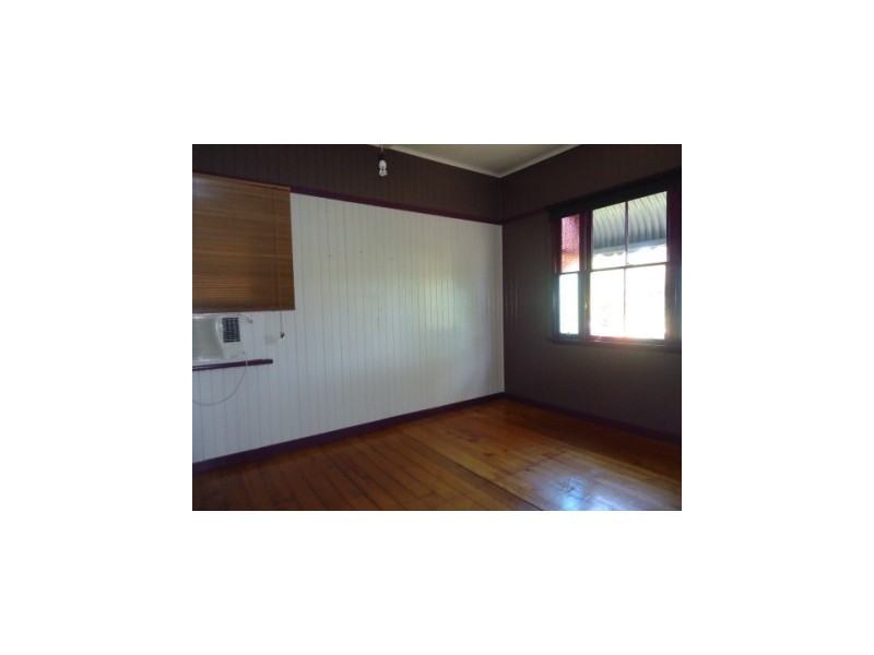 20 Walsh, Newtown QLD 4305