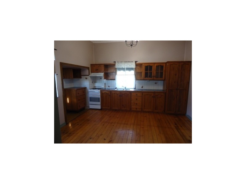 20 Walsh, Newtown QLD 4305