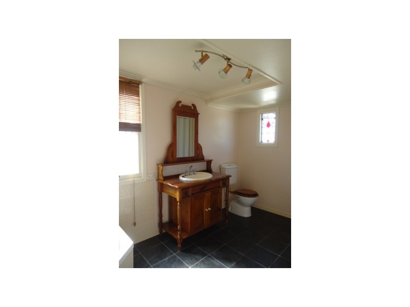 20 Walsh, Newtown QLD 4305