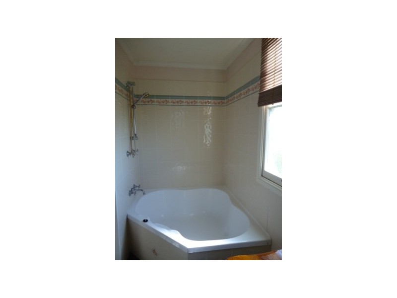 20 Walsh, Newtown QLD 4305