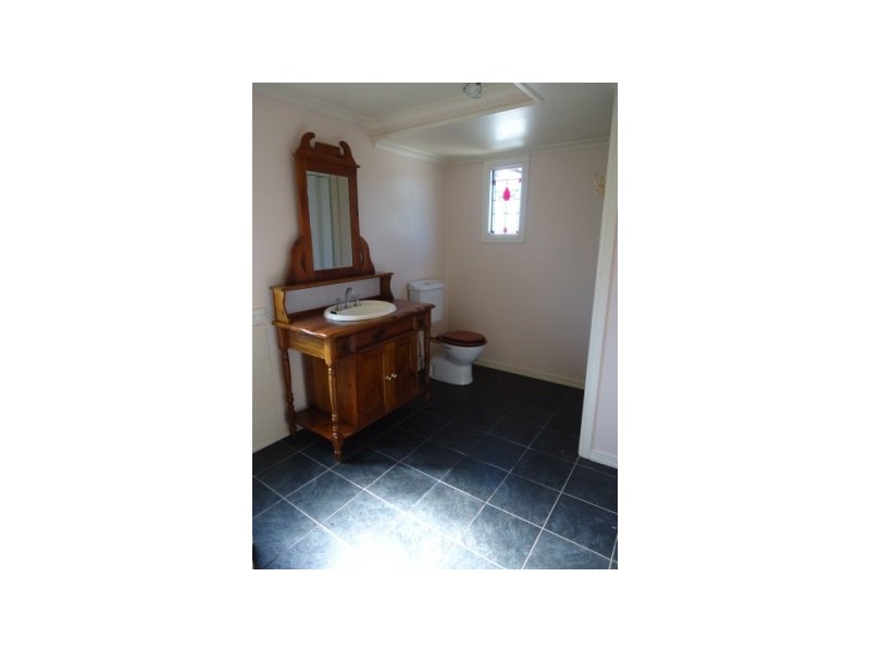 20 Walsh, Newtown QLD 4305