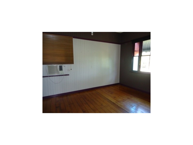 20 Walsh, Newtown QLD 4305