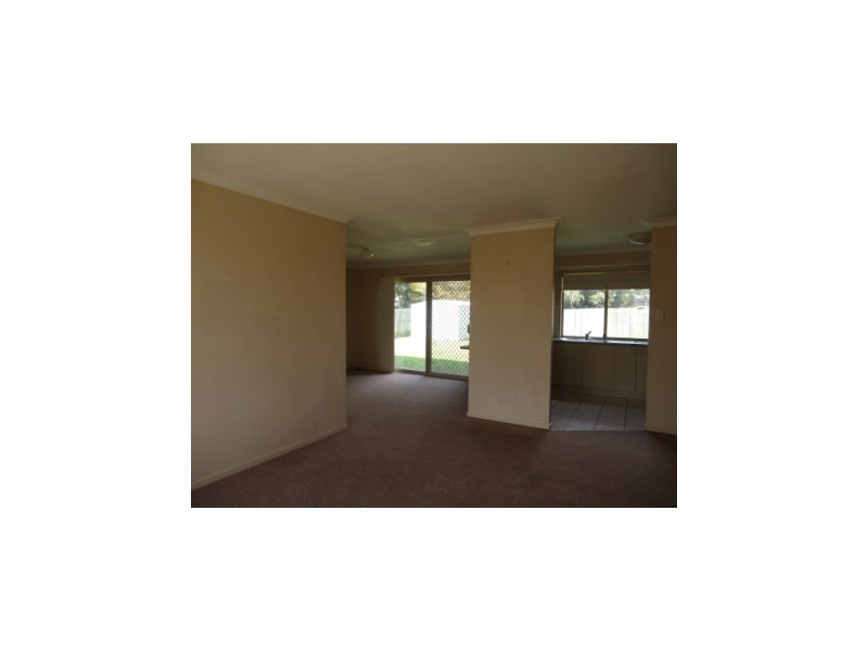 2 Morris Street, Flinders View QLD 4305