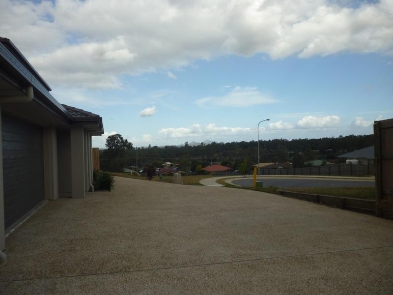 1/12 Nike Ct, Wulkuraka QLD 4305