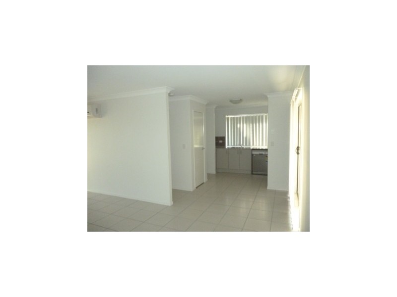 1/12 Nike Ct, Wulkuraka QLD 4305