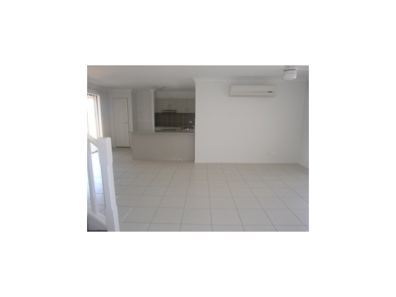 2/12 Nike Court, Wulkuraka QLD 4305