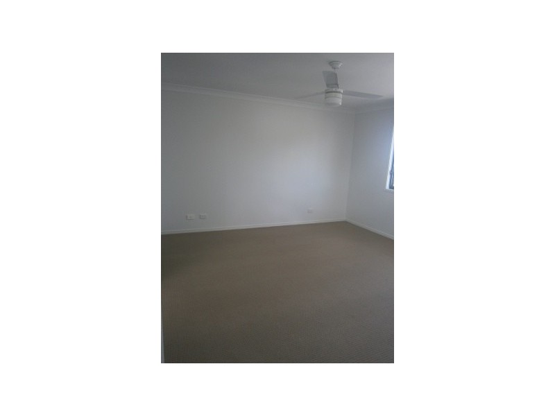 2/12 Nike Court, Wulkuraka QLD 4305