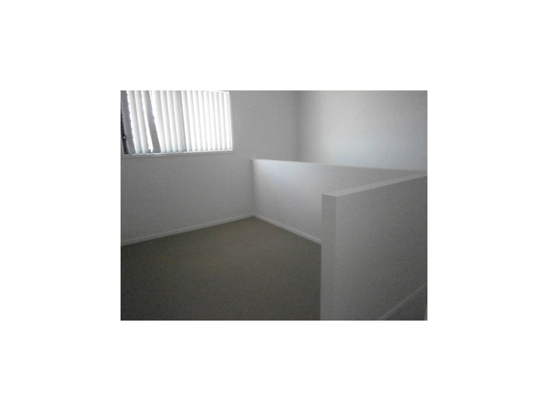 2/12 Nike Court, Wulkuraka QLD 4305