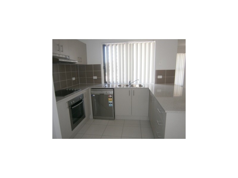 2/12 Nike Court, Wulkuraka QLD 4305