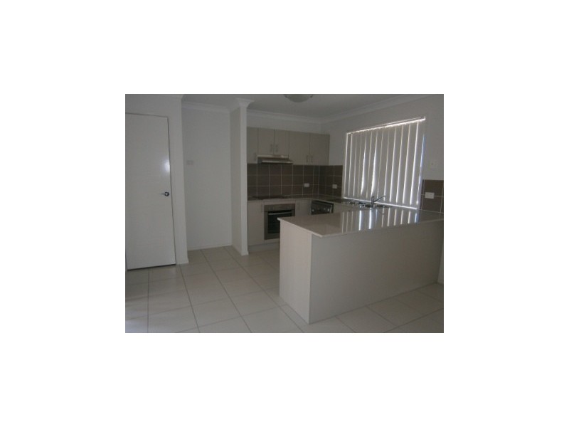 2/12 Nike Court, Wulkuraka QLD 4305