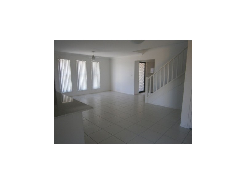 2/12 Nike Court, Wulkuraka QLD 4305