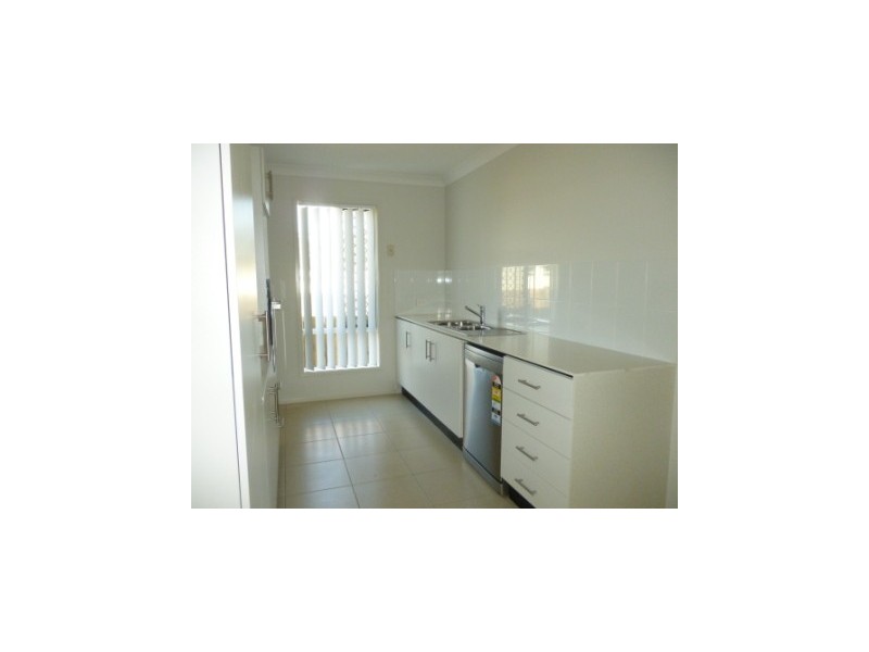 10 Bowen Place, Blackstone QLD 4304