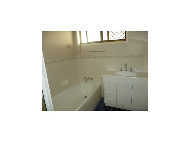 7 Pitceathly Street, Bundamba QLD 4304