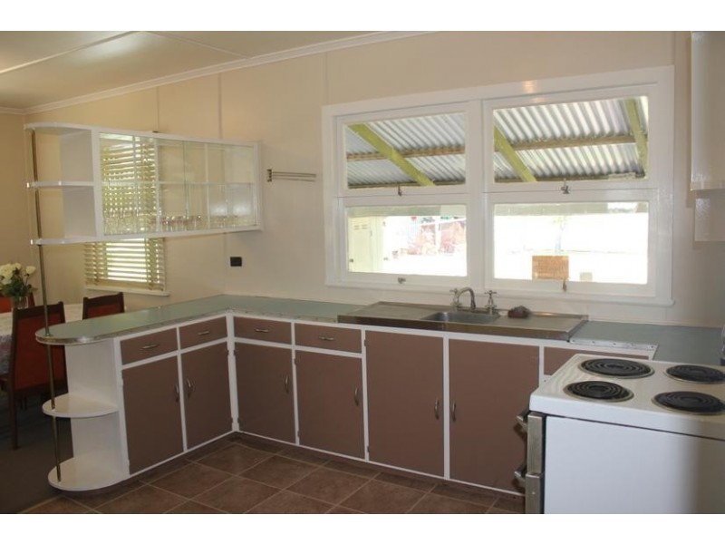39 Grange Road, Eastern Heights QLD 4305