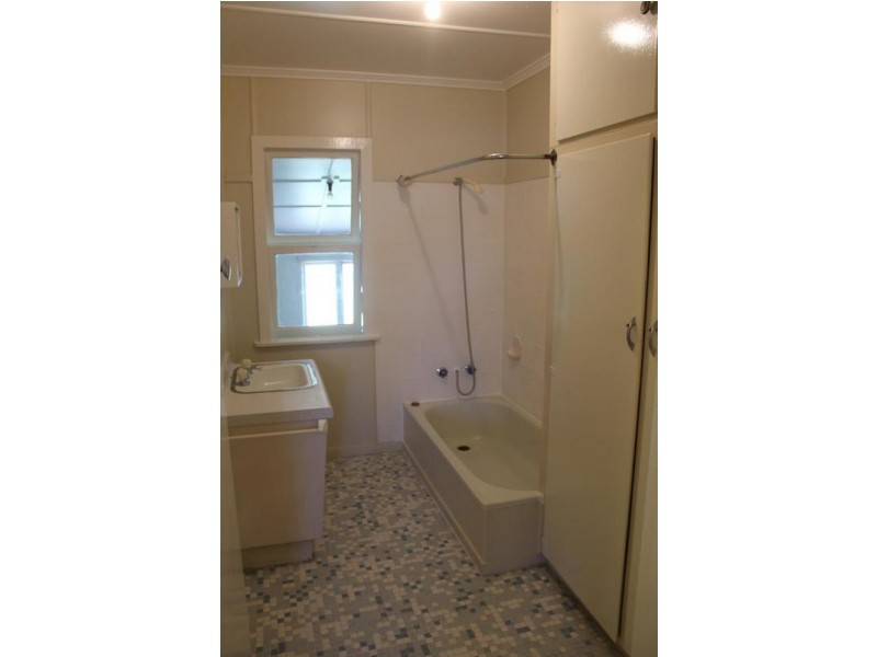39 Grange Road, Eastern Heights QLD 4305