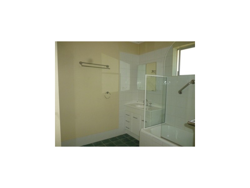 5 Barret Street, Flinders View QLD 4305