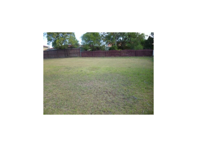 5 Barret Street, Flinders View QLD 4305