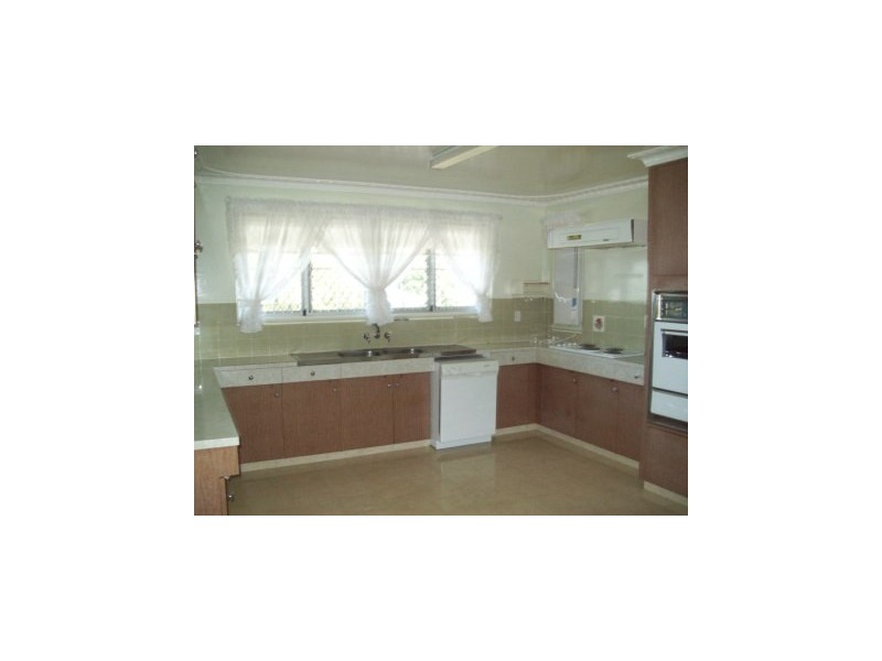 23 Lloyd George St, Eastern Heights QLD 4305