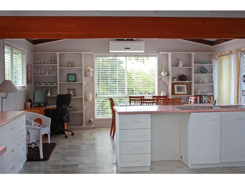 7 Johnston Street, Silkstone QLD 4304