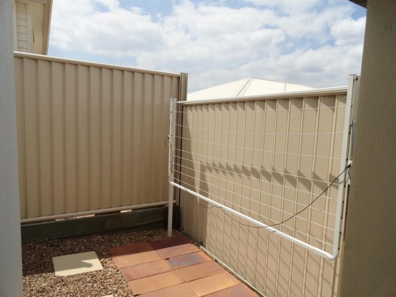 81/45 Sealy Street, Silkstone QLD 4304