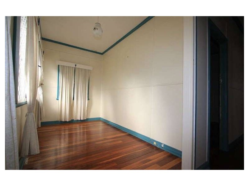 38 Alexandra Street, North Booval QLD 4304