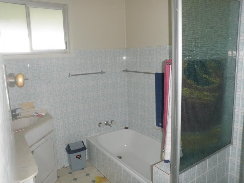 124 Glebe Road, Booval QLD 4304