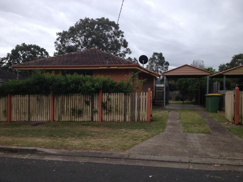 3 Dossie Street, Riverview QLD 4303