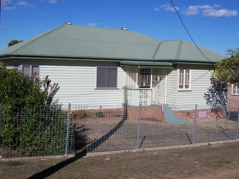 2 Schelbach Street, Booval QLD 4304