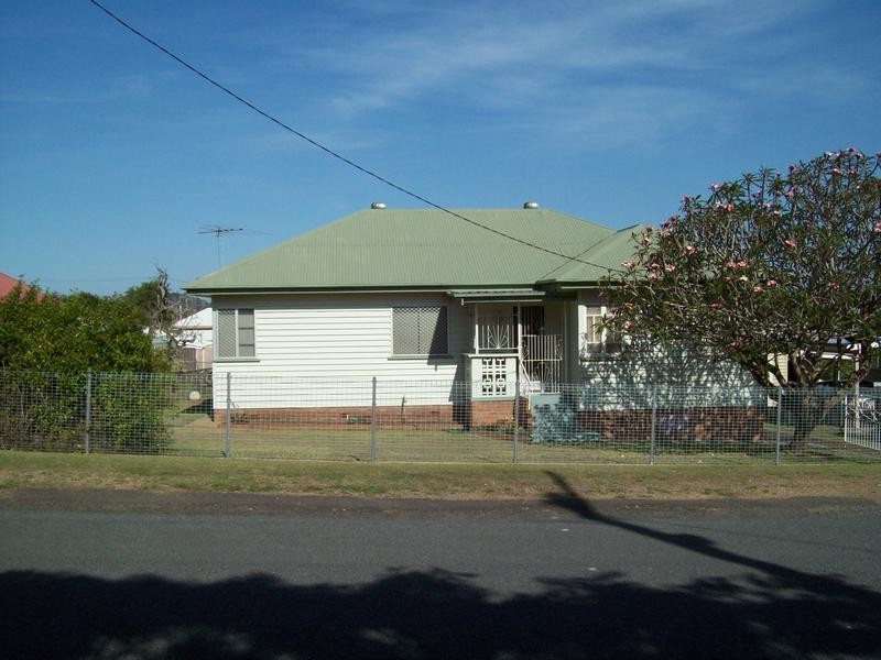 2 Schelbach Street, Booval QLD 4304