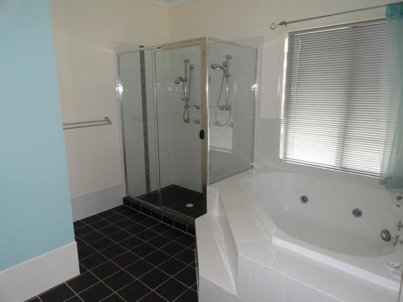 315 George Holt Drive, Mount Crosby QLD 4306