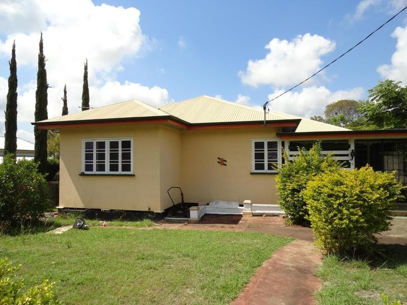3 Robertson Road, Eastern Heights QLD 4305
