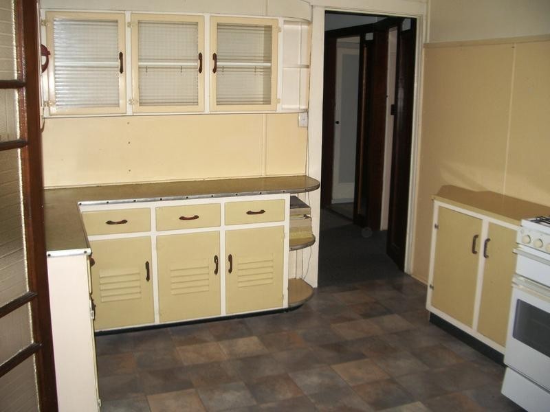 3 Robertson Road, Eastern Heights QLD 4305