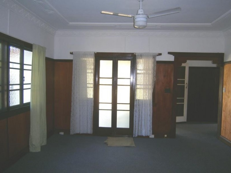 3 Robertson Road, Eastern Heights QLD 4305