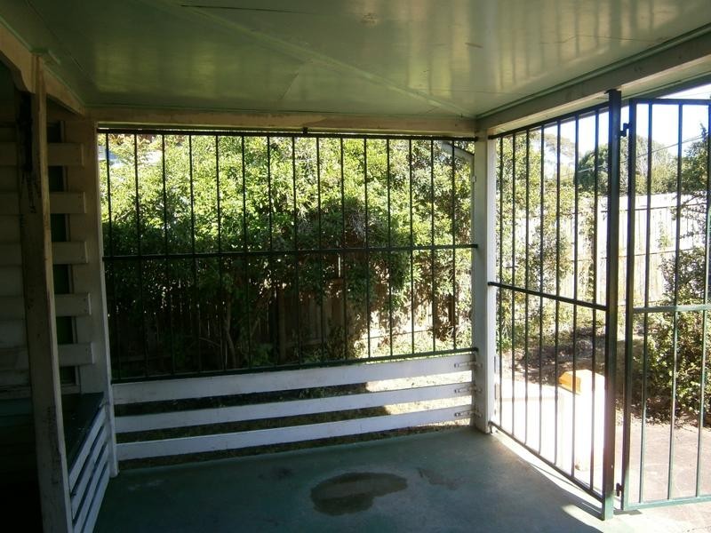 3 Robertson Road, Eastern Heights QLD 4305