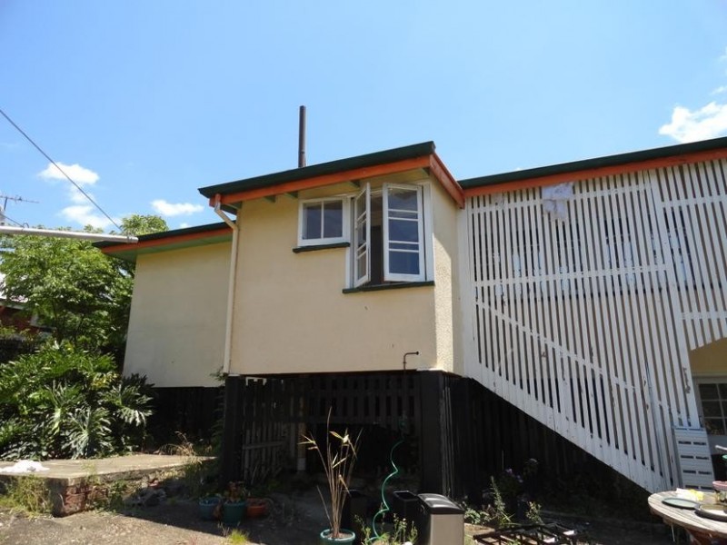 3 Robertson Road, Eastern Heights QLD 4305