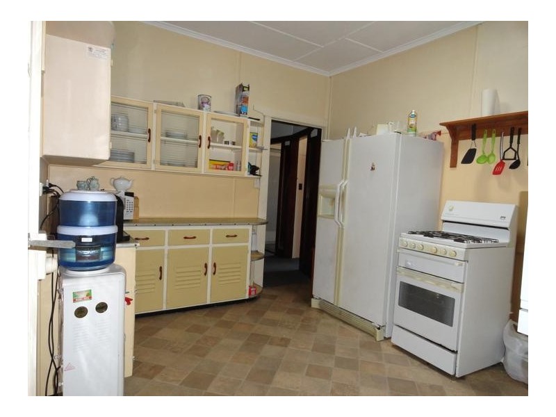 3 Robertson Road, Eastern Heights QLD 4305