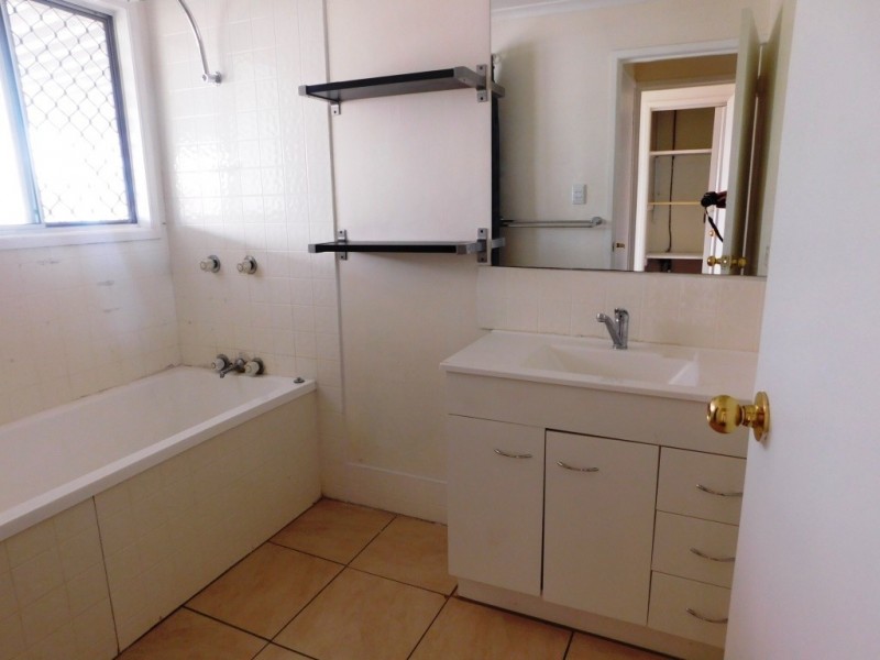 27 Phyllis Street, Eastern Heights QLD 4305