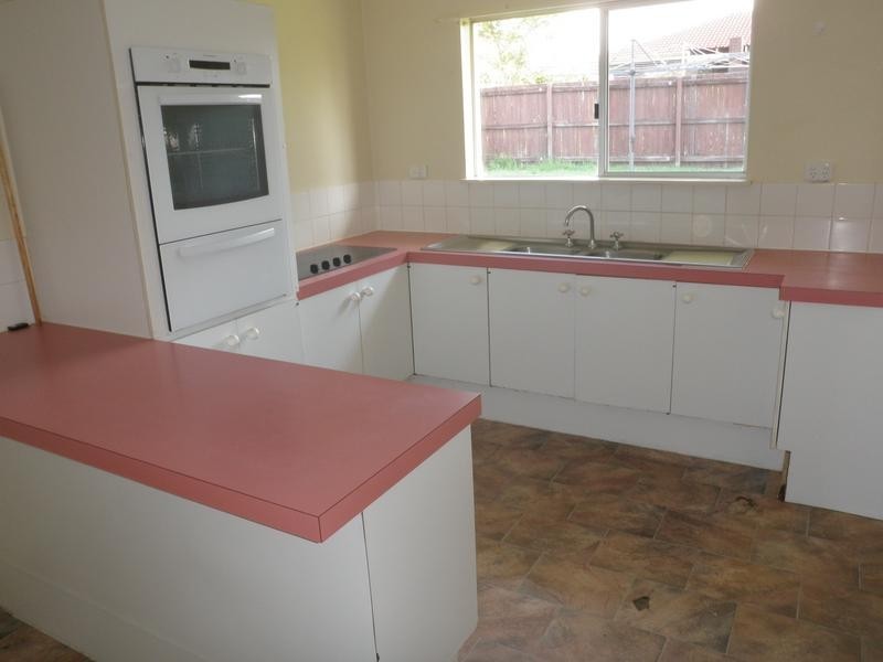 5 Barret Street, Flinders View QLD 4305