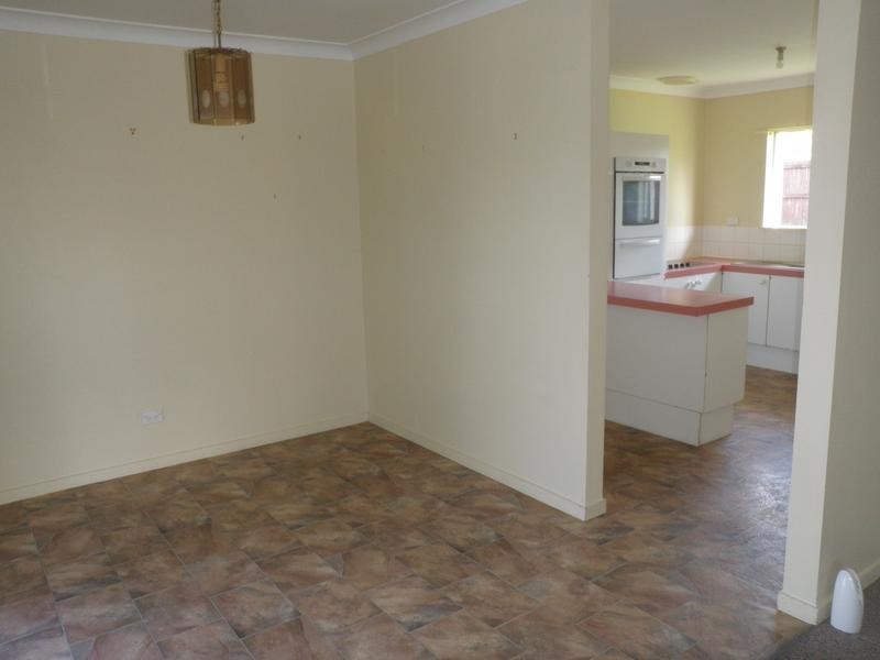 5 Barret Street, Flinders View QLD 4305