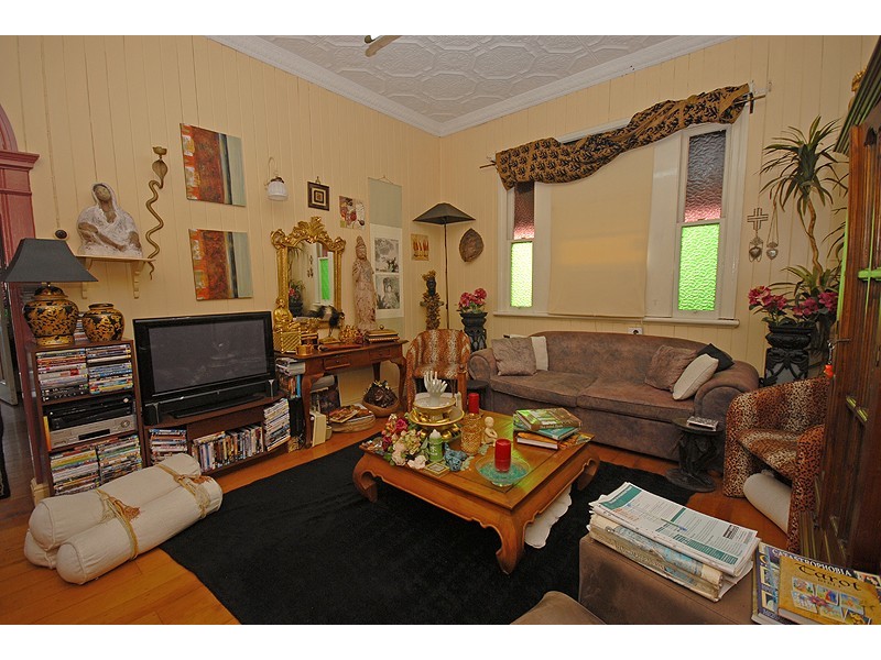 25 The Terrace, North Ipswich QLD 4305