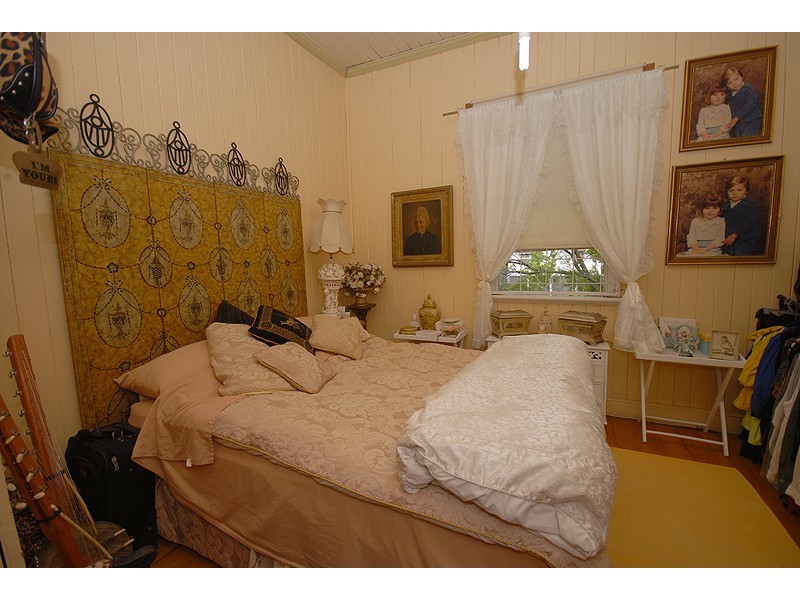 25 The Terrace, North Ipswich QLD 4305