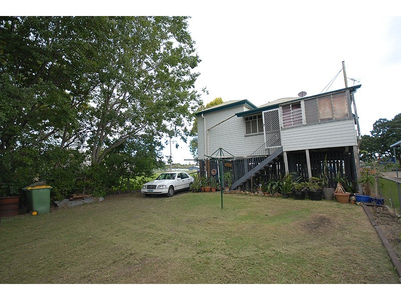 25 The Terrace, North Ipswich QLD 4305