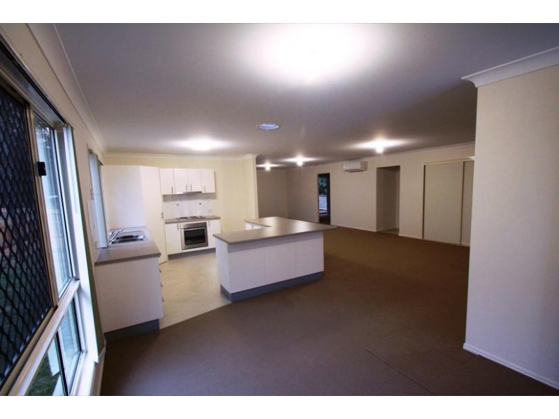 10 Chalmers Place, North Ipswich QLD 4305