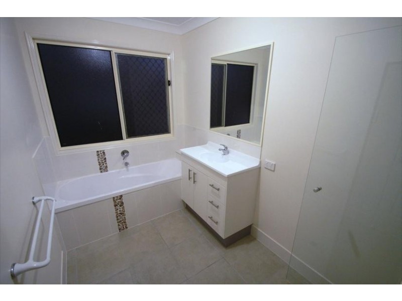 10 Chalmers Place, North Ipswich QLD 4305