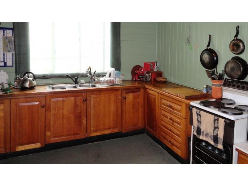 5 Barker Street, Ipswich QLD 4305