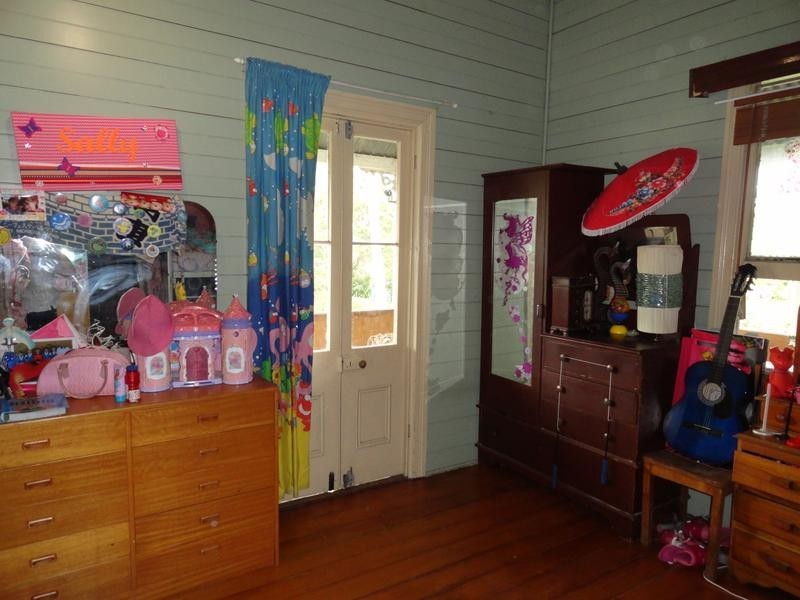 5 Barker Street, Ipswich QLD 4305