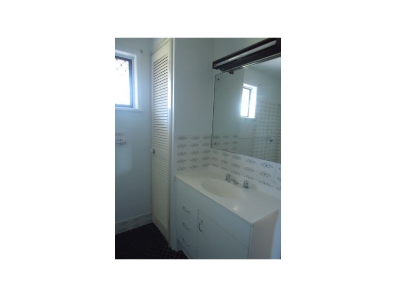 43 Edwards Street, Flinders View QLD 4305