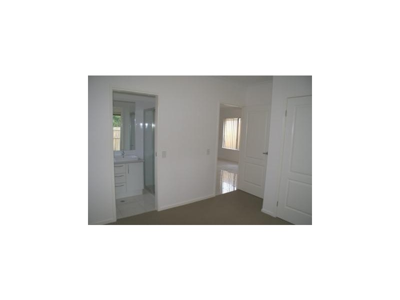 10a Palm Avenue, Raceview QLD 4305