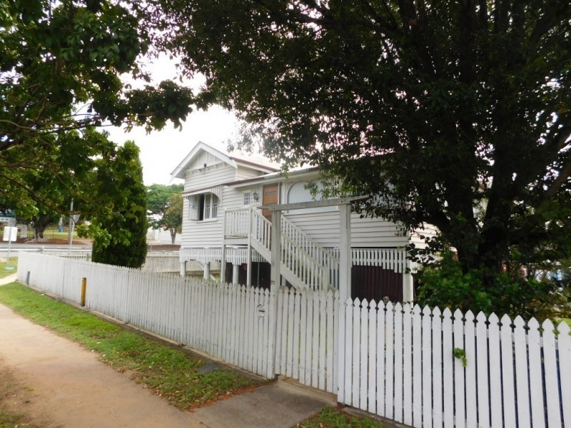 77 Warwick Rd, Ipswich QLD 4305