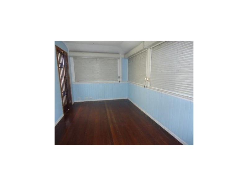 77 Warwick Rd, Ipswich QLD 4305